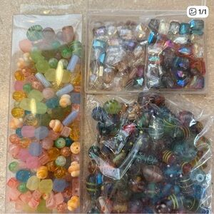 🫶🏻 Colorful Assorted Glass Beads Collection